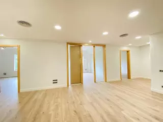 MONTADOR DE SUELOS DE MADERAS LAMINADOS