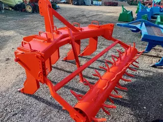TOPOS O SUBSOLADOR DE 5 PUAS CON RODILLO TRASERO.  – Nuevos