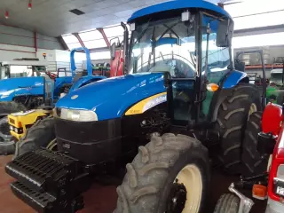 Tractor NEW HOLLAND T5050F CON CABINA.
