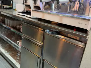 TRASPASO BAR-CAFETERÍA EN EL CABAÑAL (VALENCIA)