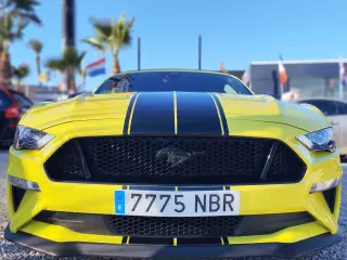 FORD MUSTANG