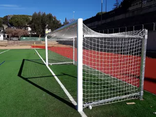 JUEGO PORTERIAS ALUMINIO FUTBOL 7  90 MM ABATIBLES CON ARQUILLOS GALVANIZADOS EN CALIENTE