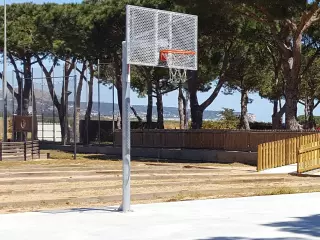 JUEGO CANASTAS ANTIVANDALICAS MINIBASKET NEW TUBO 114 MM GALVANIZADAS -INCLUYE AROS, REDES Y TABLEROS-