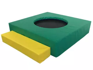 Trampolín con protección + escalón