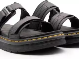 Sandalia dr. martens chilton