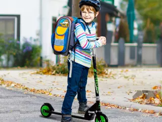 Patinete para Niños Scooter de Evolución Plegable Manillar Ajustable Marco Aluminio Ligero y Estable Carga 50kg Verde - 70x34x70-84cm