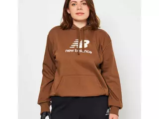 SUDADERA NEW BALANCE ESSENTIALS STACKED LOGO WT31533 MUJER