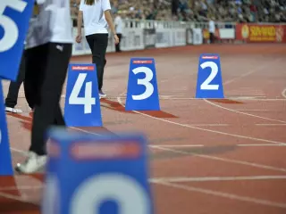 Prisma triangular indicador de calle fibra de vidrio ATLETISMO