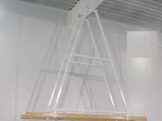 Anclaje para instalación de escalera a techo.