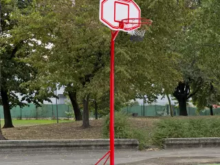Canasta de Baloncesto con Altura Ajustable de 210-260 cm con Soporte Metal y Base Rellenable para Niños y Adultos Rojo