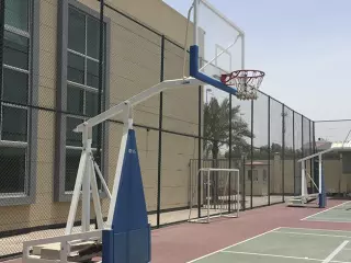 Canastas baloncesto de suelo competición modelo “Merano” y “Nogara