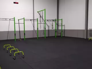 Suelo de caucho de gimnasio en loseta (100x100cm) NEGRO 10/15/20/25/40MM