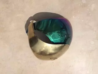 Cazoleta de sable aislado color GJ