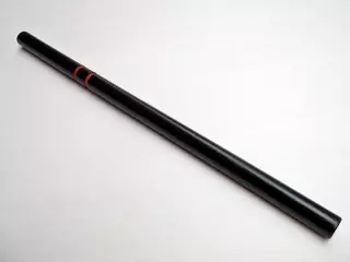 Baston de escrima negro.