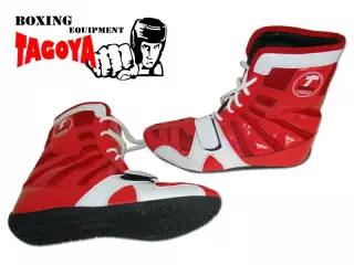 Botas de boxeo rojas. suela de goma