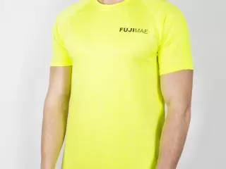Camiseta SS KnitFit - Hombre. Amarillo. S