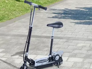 Patinete Eléctrico Scooter Plegable con Manillar y Asiento Ajustable - Color Negro - 81.5x37x96cm