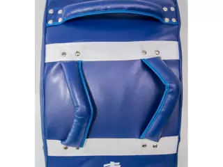 Escudo curvado para patadas con triple agarre, PVC resistente.
