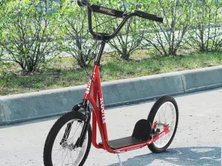 Patinete para Niños Mayores de 5 Años Altura Ajustable con Neumáticos Freno Rojo