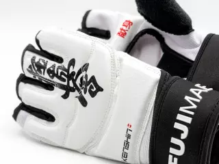 Guantes Kyokushin Kenshin. L BLANCO/NEGRO