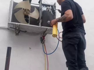 Instalación y reparación de Aires Acondicionados