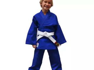 Nuevo judogi azul infantil.