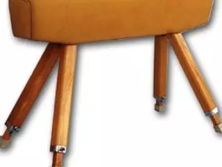 Caballo de saltos olímpico de competición tapizado en cuero sintético
