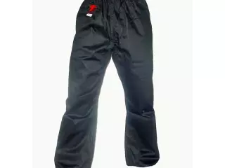 Pantalón negro de karate kenpo y krav maga