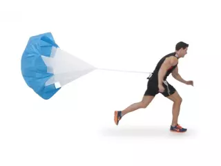 Paracaídas potenciador de velocidad
