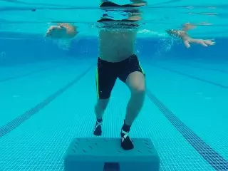 AQUASTEP CON 8 VENTOSAS. 67X35X17 CM. PESO 6 KG