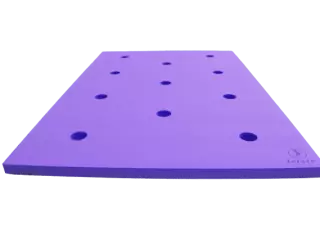 TAPIZ FLOTANTE 150X100X4 CM CON 11 AGUJEROS PARA CHURRO PISCINA. FLG-E.