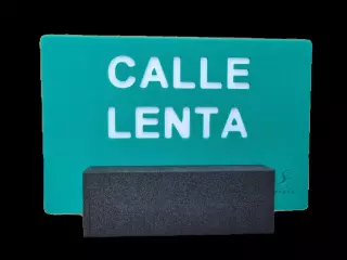 SEÑALIZADOR DE CALLE LENTA PISCINAS