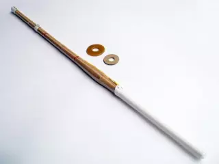 Shinai de bambu con tsuba.