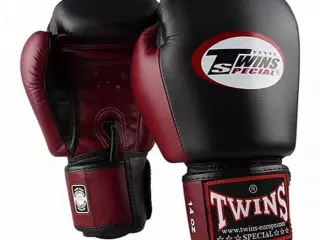 Twins Special BGVL 3 Boxing Gloves Negro-Rojo