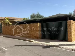 Chalet estilo Español con gran parcela