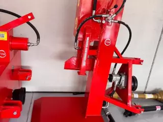 TJM AV-18 – ASTILLADORA DE LEÑA VERTICAL 18 T PARA TRACTOR