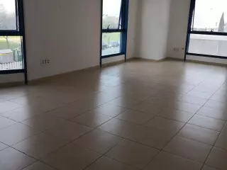 ALQUILO UN MODULO DE OFICINA Y SU PLAZA DE GARAJE INCLUIDA .