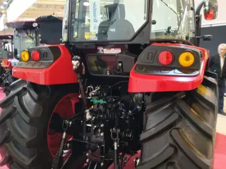 TYM T5075 – TRACTOR CON MOTOR DEUTZ 90 CV, CABINA E INVERSOR