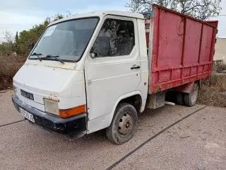NISSAN TRADE 2.8 D BASCULANTE (AVERIADA).