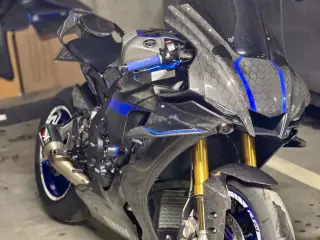 En venta exclusiva Yamaha YZF-R1M del año 2023 1800km