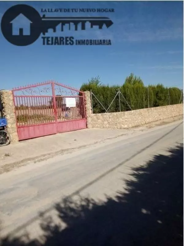 Terreno rústico en Urbanización La Esperanza, 1000 m² con agua y preinstalación eléctrica