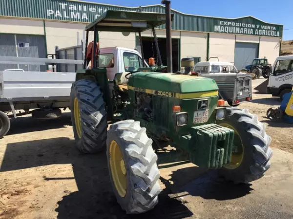 JOHN DEERE 2040S
