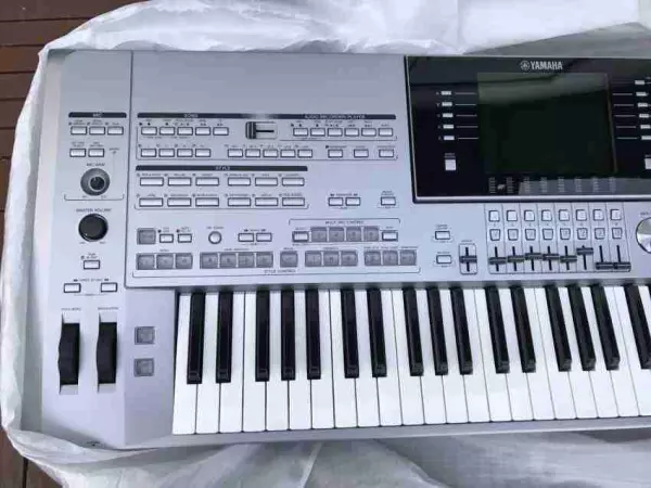 Yamaha Genos,Yamaha Tyros5,Yamaha PSR S950,900,Korg