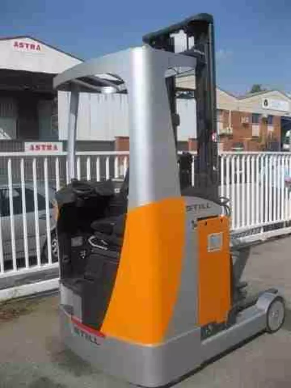 Carretilla Retráctil Still Eléctrica – 1400 kg, Elevación 8,5 m