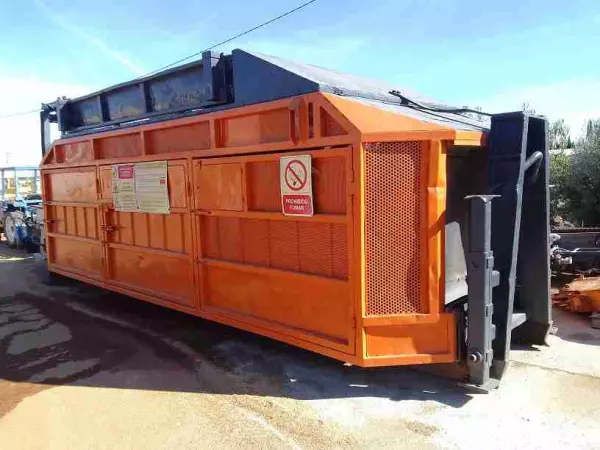 TRITURADOR DE MADERA AMB CON MOTOR CATERPILLAR.