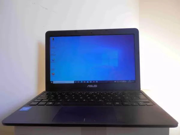 NOTEBOOK  PANTALLA 10. RAM 2GB+32GB RATÓN Y BOLSA
