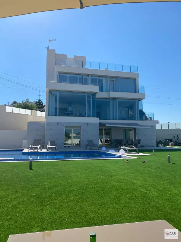 Chalet de Lujo en venta en Villamartin (Orihuela Costa)