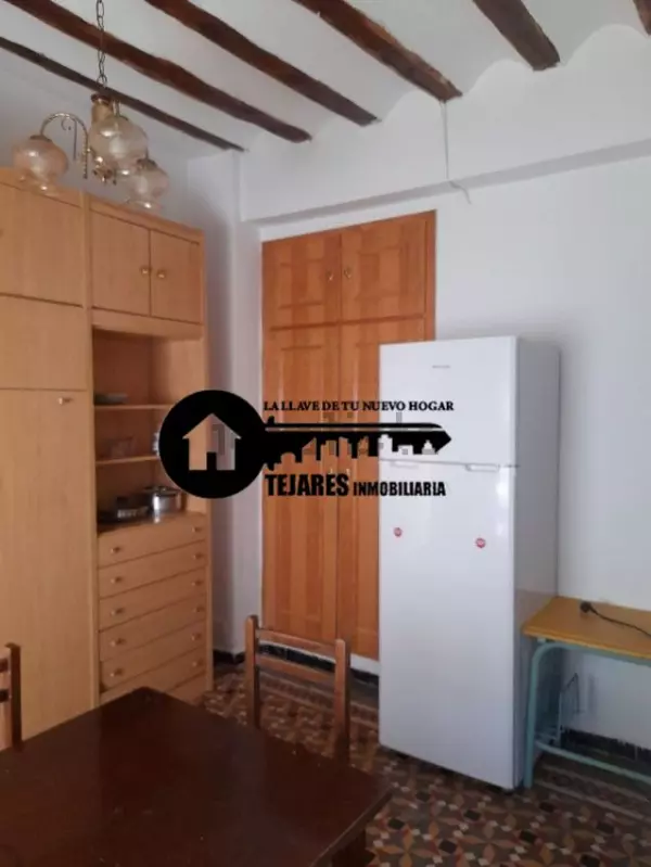 CASA EN LEDAÑA
