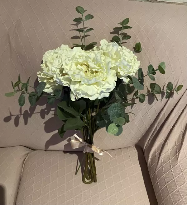 Ramo de flores artificiales