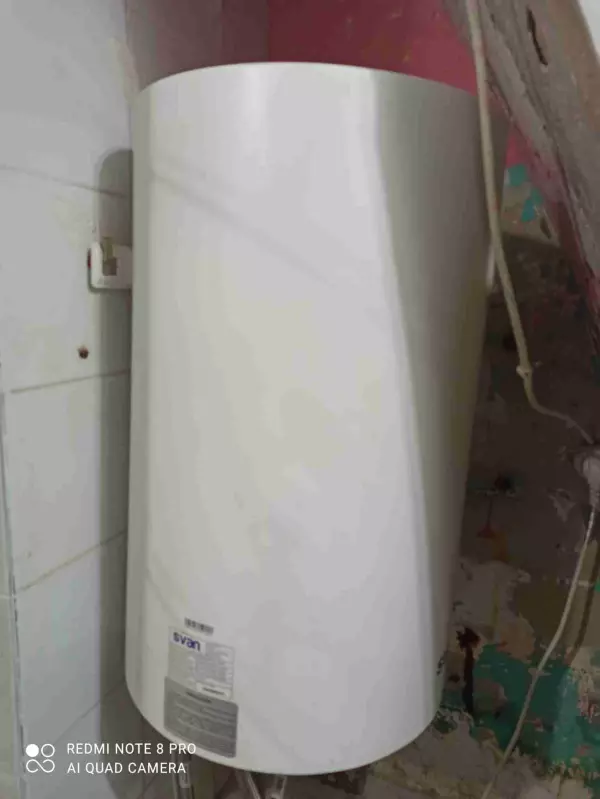 VENDO PRECIOSO TERMO CASI NUEVO  POR MUDANZA PARTICU